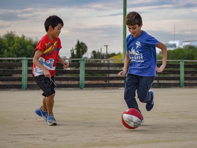 在赛场外同 在赛场外同